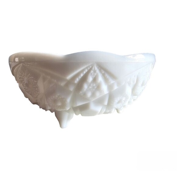 Vintage Milk Glass Footed Bowl Pressed Glass Diamond Star Pattern Collectible - Picture 3 of 10